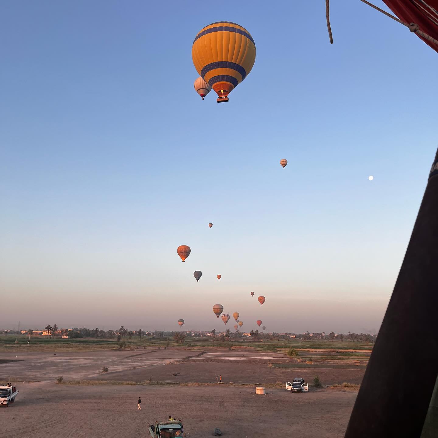 لحظة خروج الرحلات من مطار البالون للسماء