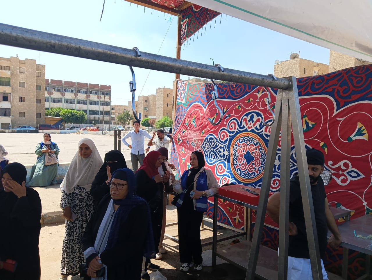 الناس الناس