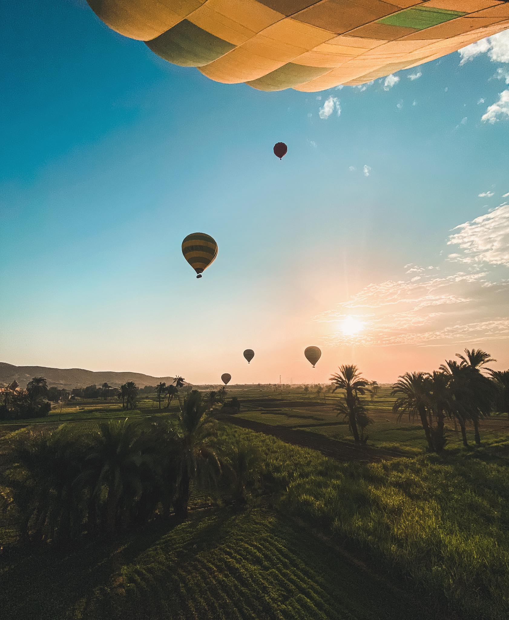 لحظات تحليق رحلات البالون الطائر فى سماء الأقصر