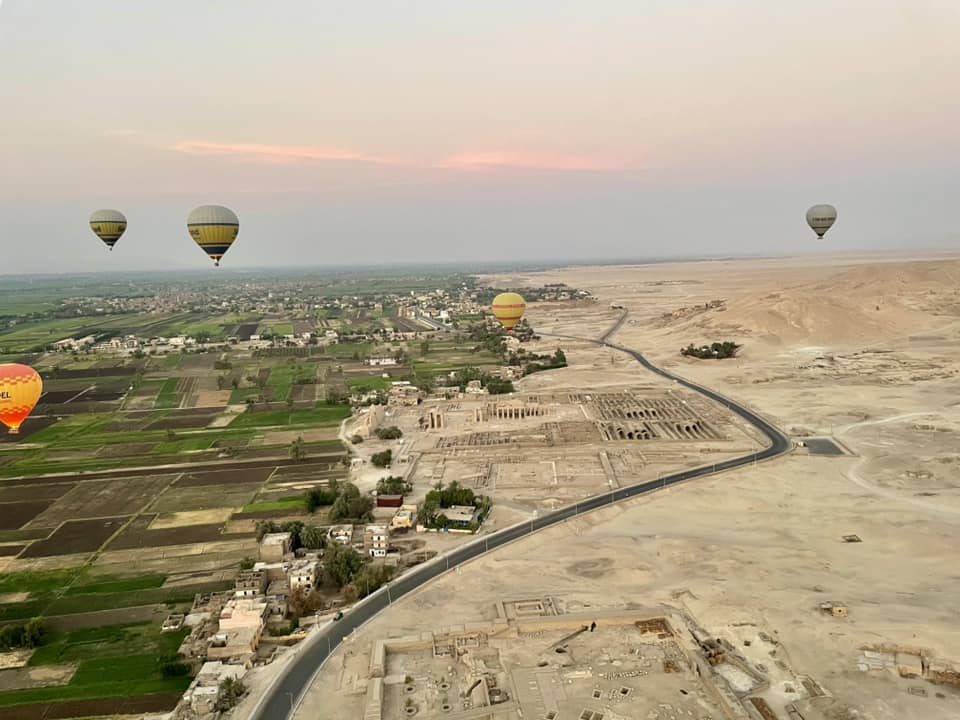 تحليق رحلات البالون الطائر غرب الأقصر