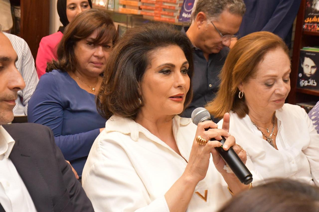 مناقشة مسارات متقاطعة.. حوارات بين الصحافة والسياسة مناقشة مسارات متقاطعة.. حوارات بين الصحافة والسياسة