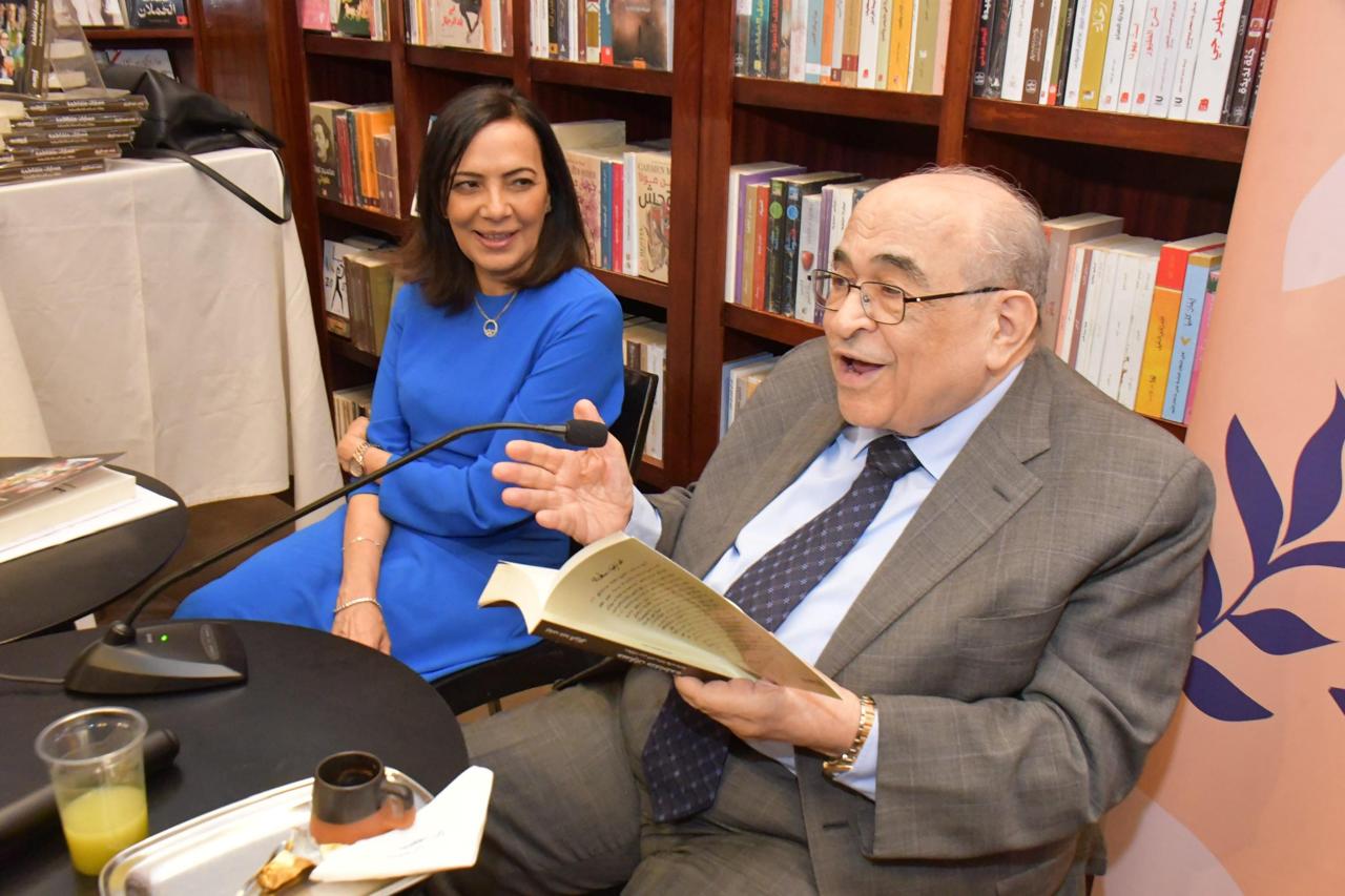 الدكتور مصطفى الفقي والكاتبة الصحفية زينب عبد الرزاق الدكتور مصطفى الفقي والكاتبة الصحفية زينب عبد الرزاق