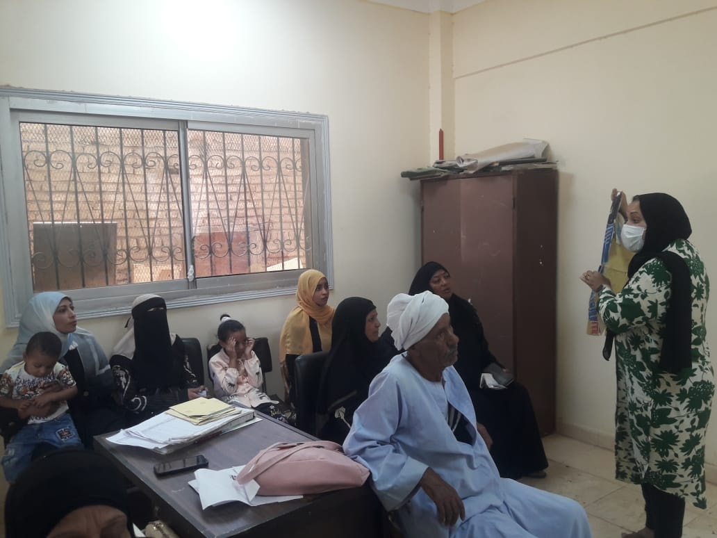 مستشفى الأقصر البيطري يقدم ندوات توعية لمالكي الثروة الحيوانية لحمايتهم مستشفى الأقصر البيطري يقدم ندوات توعية لمالكي الثروة الحيوانية لحمايتهم