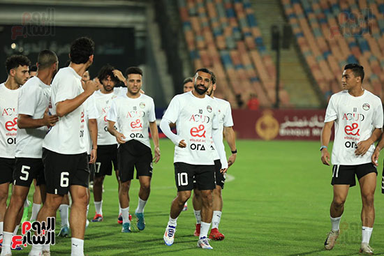 مصطفى محمد ومحمد صلاح ومصطفى فتحي أثناء التدريب مصطفى محمد ومحمد صلاح ومصطفى فتحي أثناء التدريب