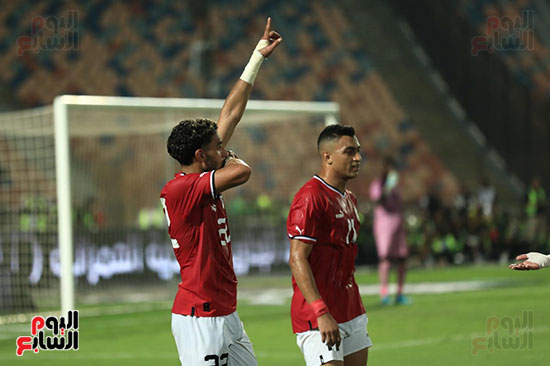 عمر مرموش ومصطفى محمد بعد تسجيل الهدف عمر مرموش ومصطفى محمد بعد تسجيل الهدف