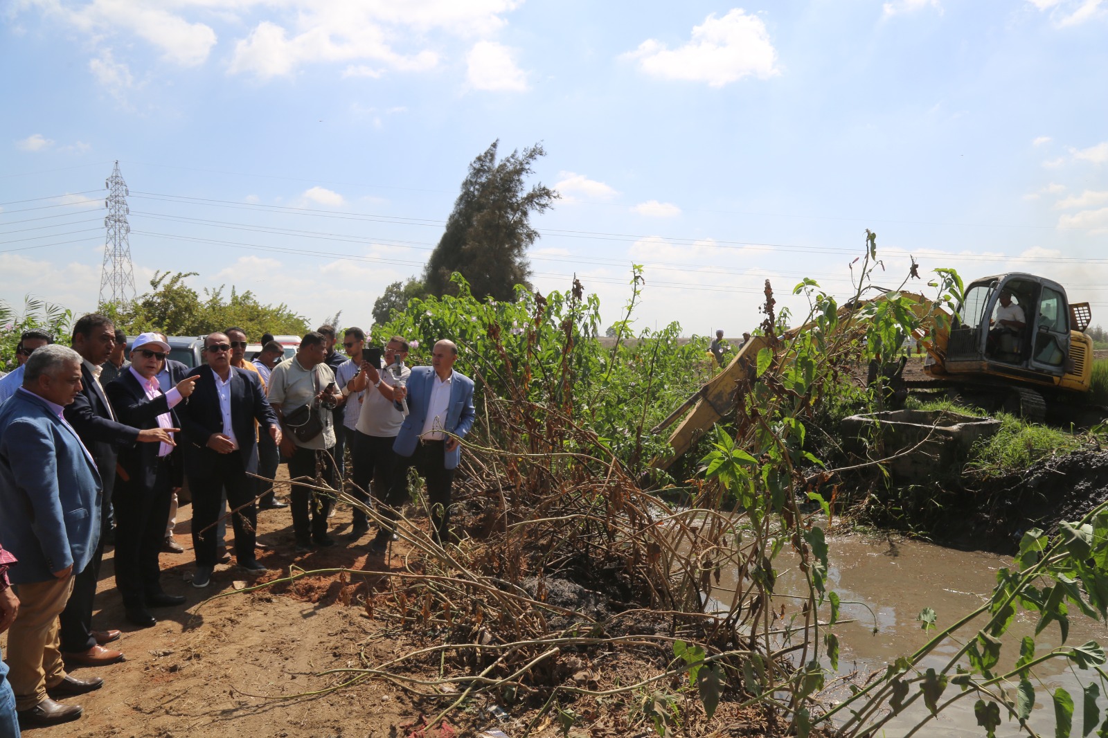 محافظ كفر الشيخ يشهد اعمال تطهير الترع محافظ كفر الشيخ يشهد اعمال تطهير الترع