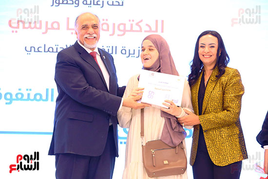 الدكتورة مايا مرسي وزيرة التضامن تكريم الطلة الأوائل من ذوي الهمم الدكتورة مايا مرسي وزيرة التضامن تكريم الطلة الأوائل من ذوي الهمم
