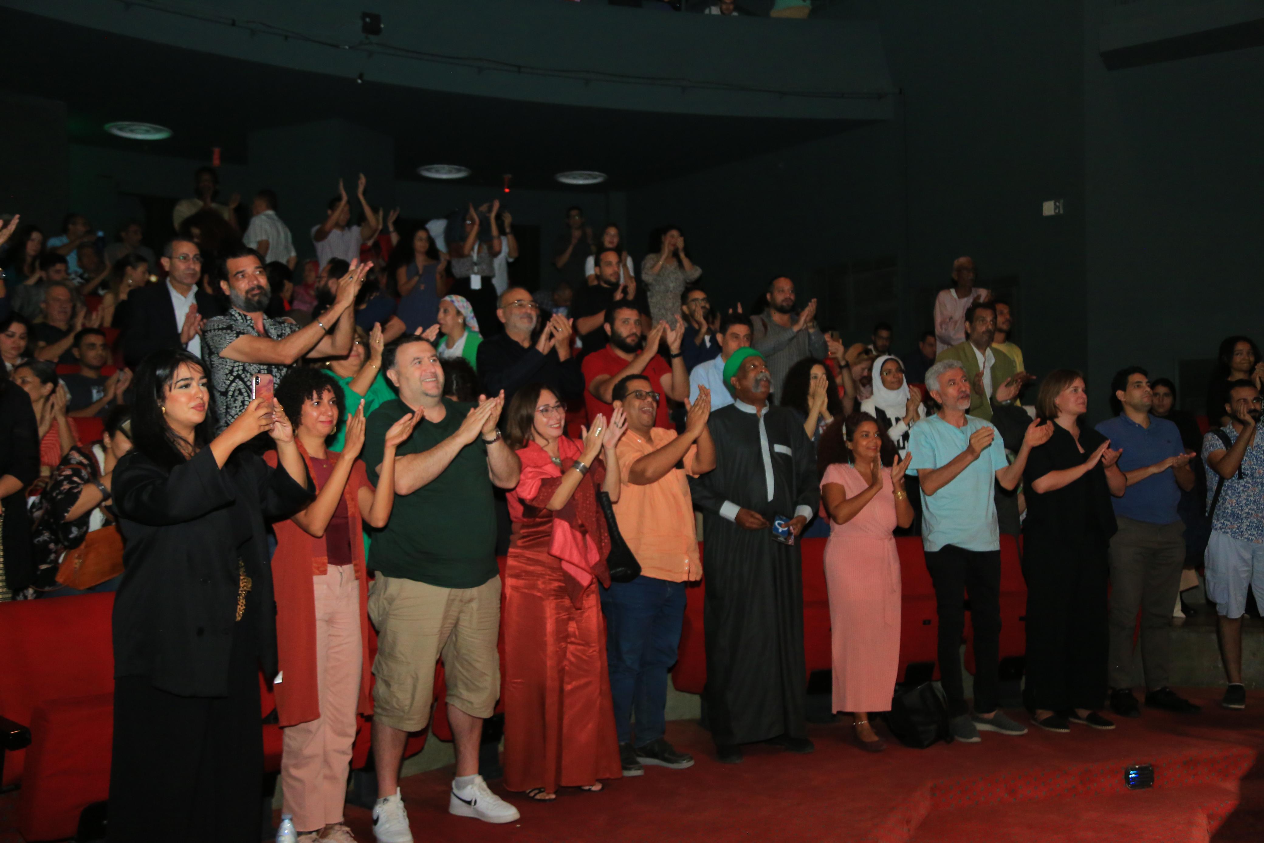 اقبال جماهيري علبي كل العروض  (1)