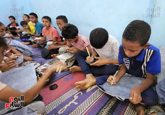 حفظ-القرآن-بالإملاء-بالمدرسة-القرآنية-بقرية-البعيرات حفظ-القرآن-بالإملاء-بالمدرسة-القرآنية-بقرية-البعيرات