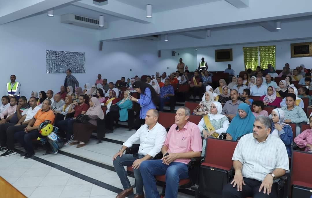 العاملين بشركة الصرف الصحي في الإسكندرية العاملين بشركة الصرف الصحي في الإسكندرية