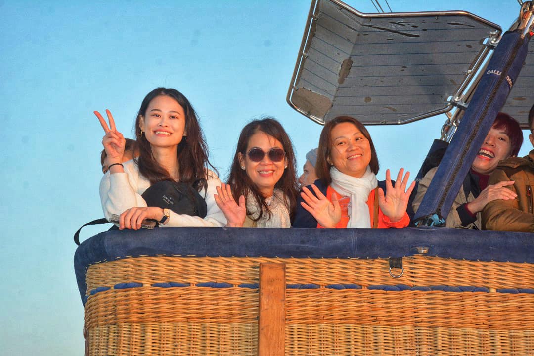 متعة وبهجة سياح العالم على متن رحلات البالون بالأقصر