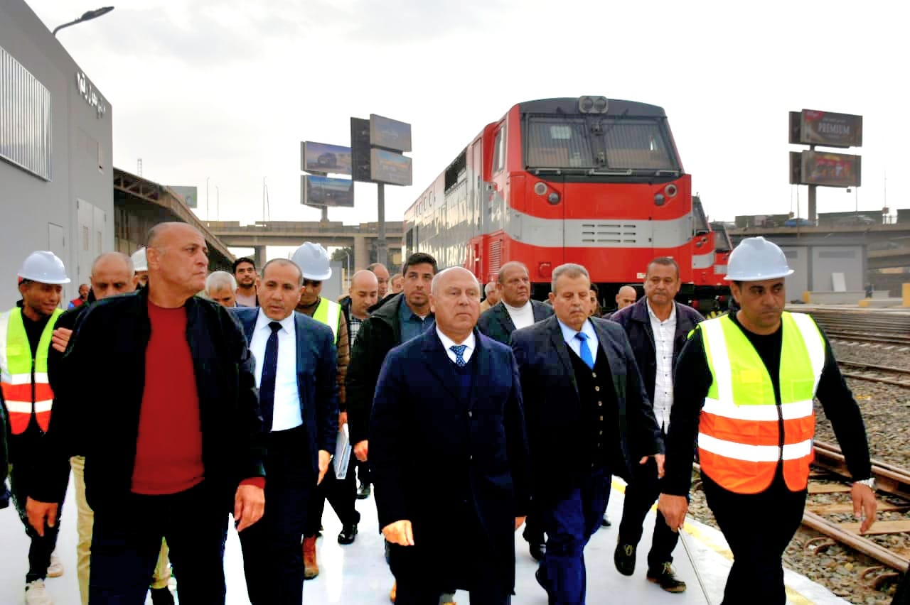 الوزير يتفقد الورشة