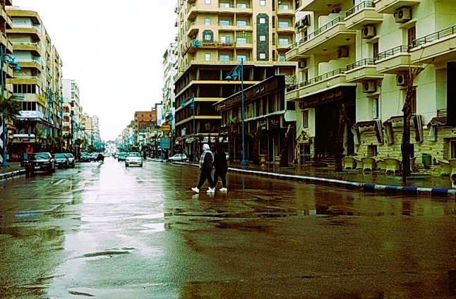 شارع اسكندرية وسط مطروح وقت الامطار شارع اسكندرية وسط مطروح وقت الامطار