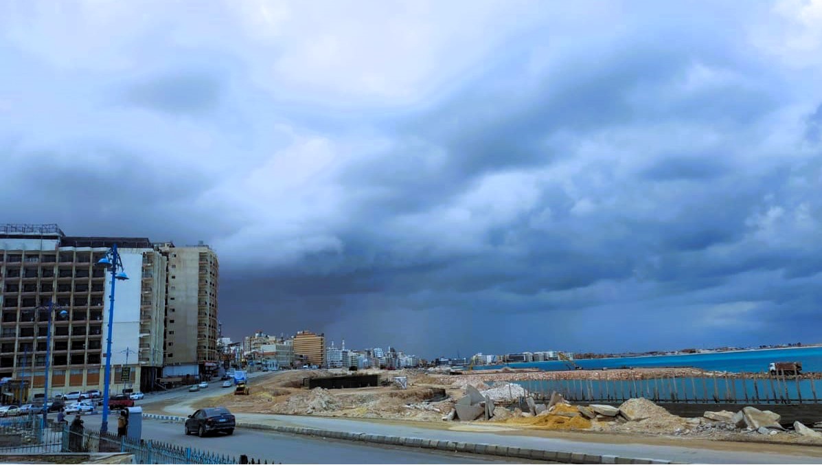 كثافة الغيوم على والبحر تشكل مشهد خيالي كثافة الغيوم على والبحر تشكل مشهد خيالي