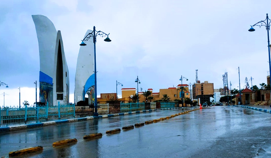 مشهد الغيوم والامطار على كورنيش مطروح مشهد الغيوم والامطار على كورنيش مطروح