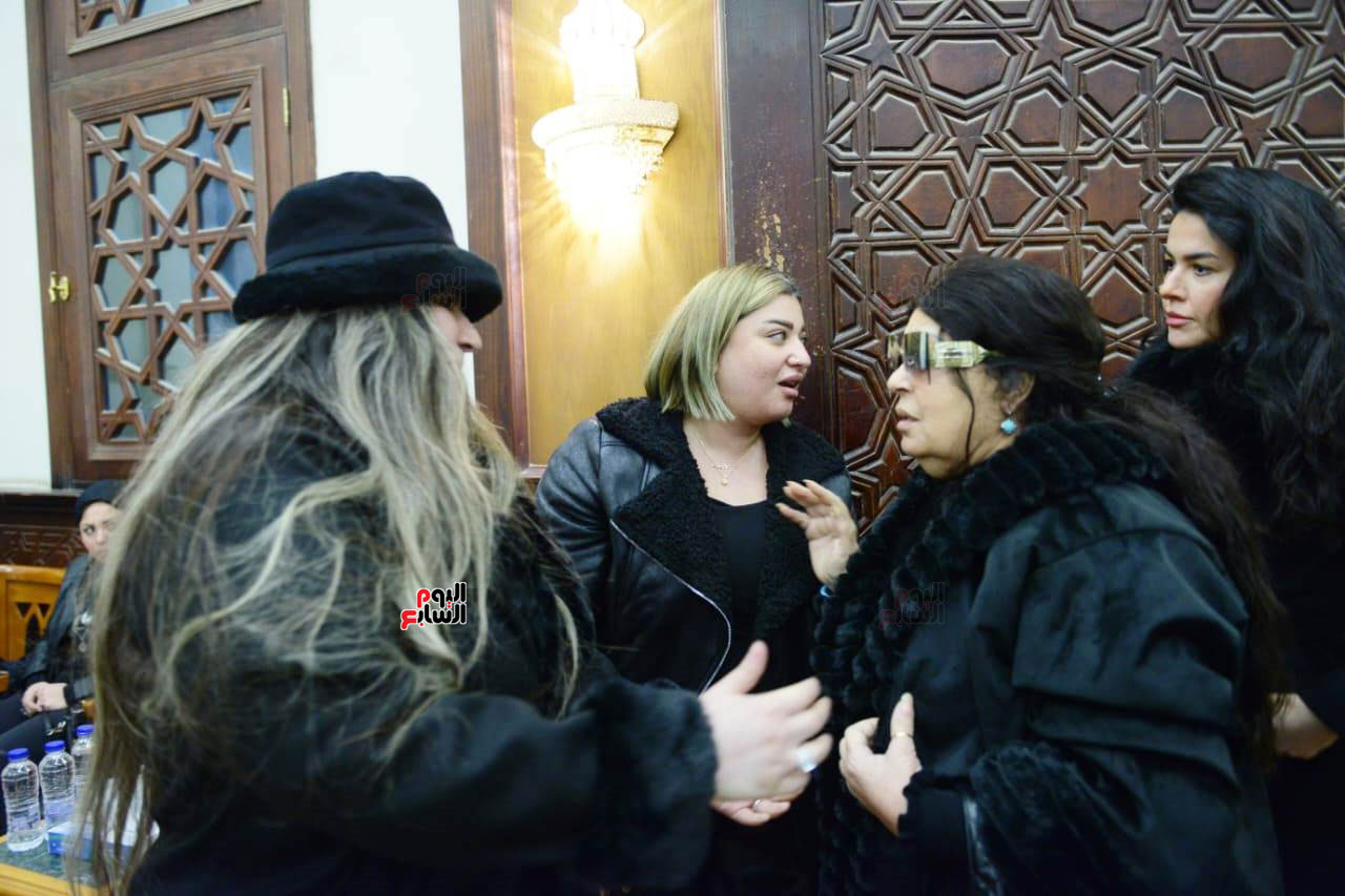 نجمات الفن فى عزاء عدوية