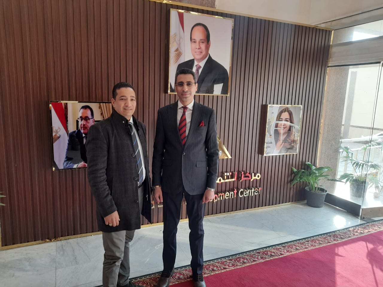 المشرف على مركز التنمية المحلية بسقارة مع محرر اليوم السابع