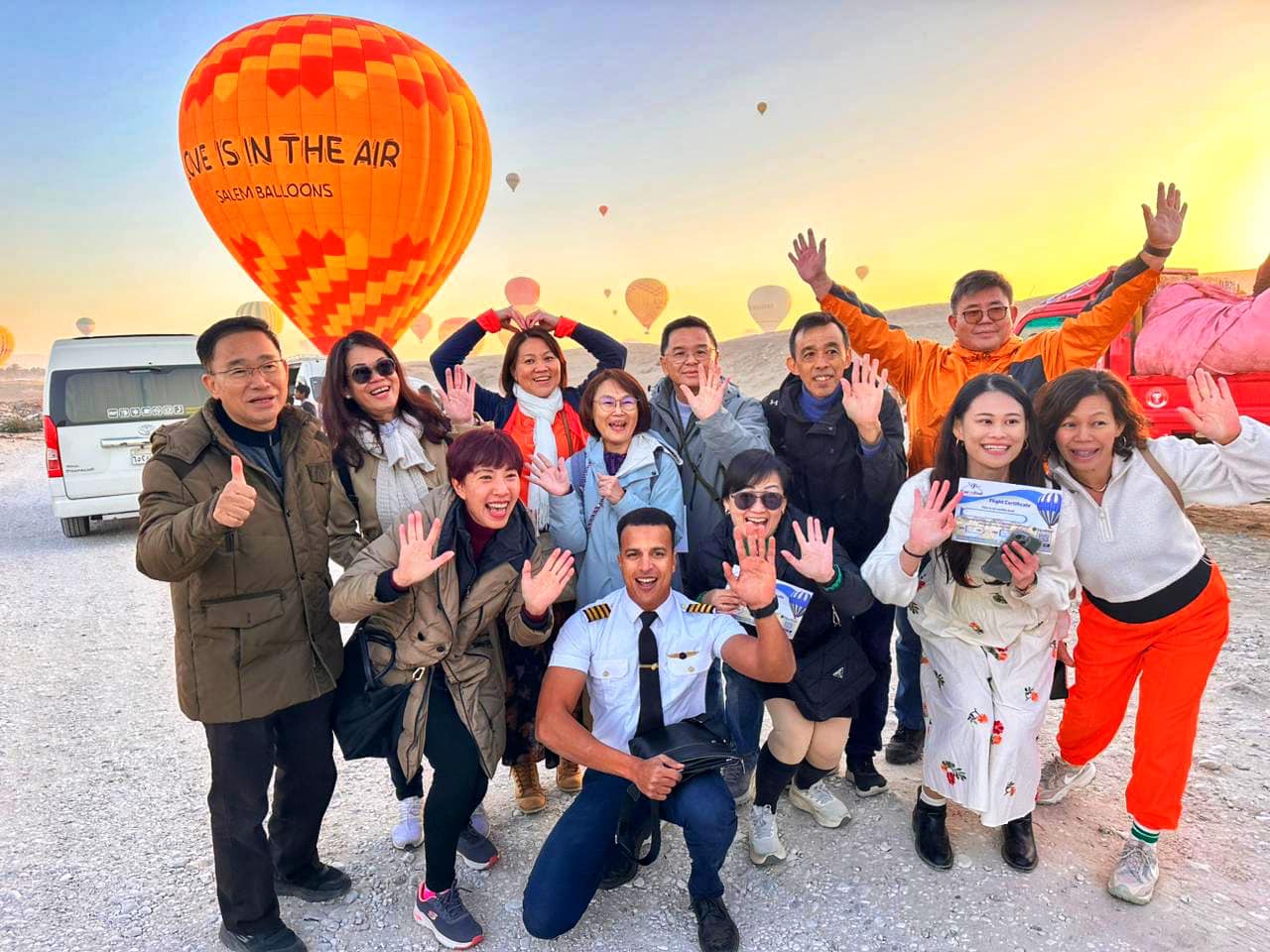 شاهد متعة وبهجة سياح العالم على متن رحلات البالون الطائر