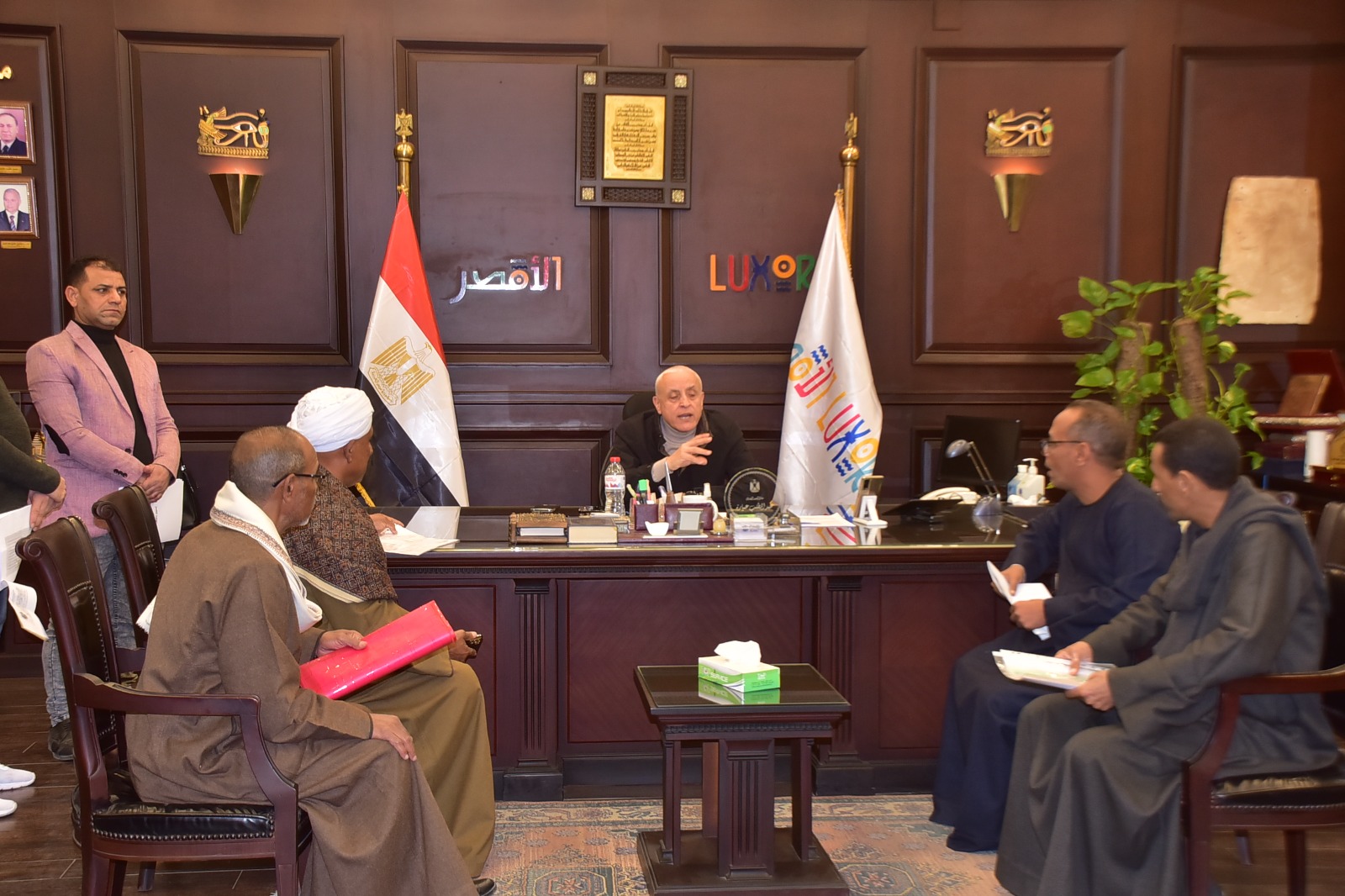 بحث شكاوى أصحاب المحاجر لإيجاد الحلول لتقنين أوضاعهم بحث شكاوى أصحاب المحاجر لإيجاد الحلول لتقنين أوضاعهم