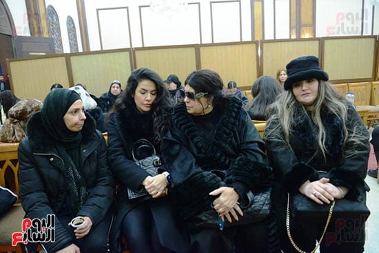 فيفى عبده فى عزاء الراحل أحمد عدوية