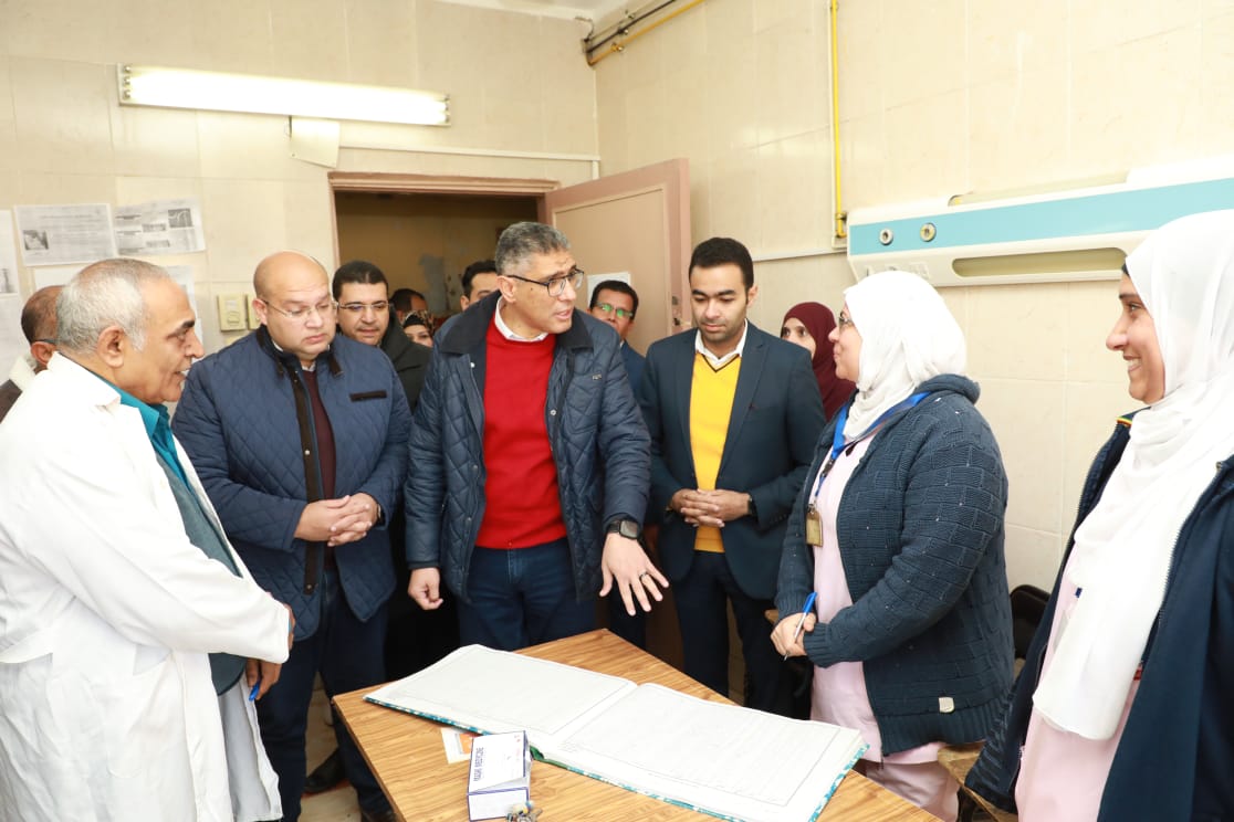 محافظ الجيزة يتابع انتظام العمل بمستشفى أبو النمرس المركزي