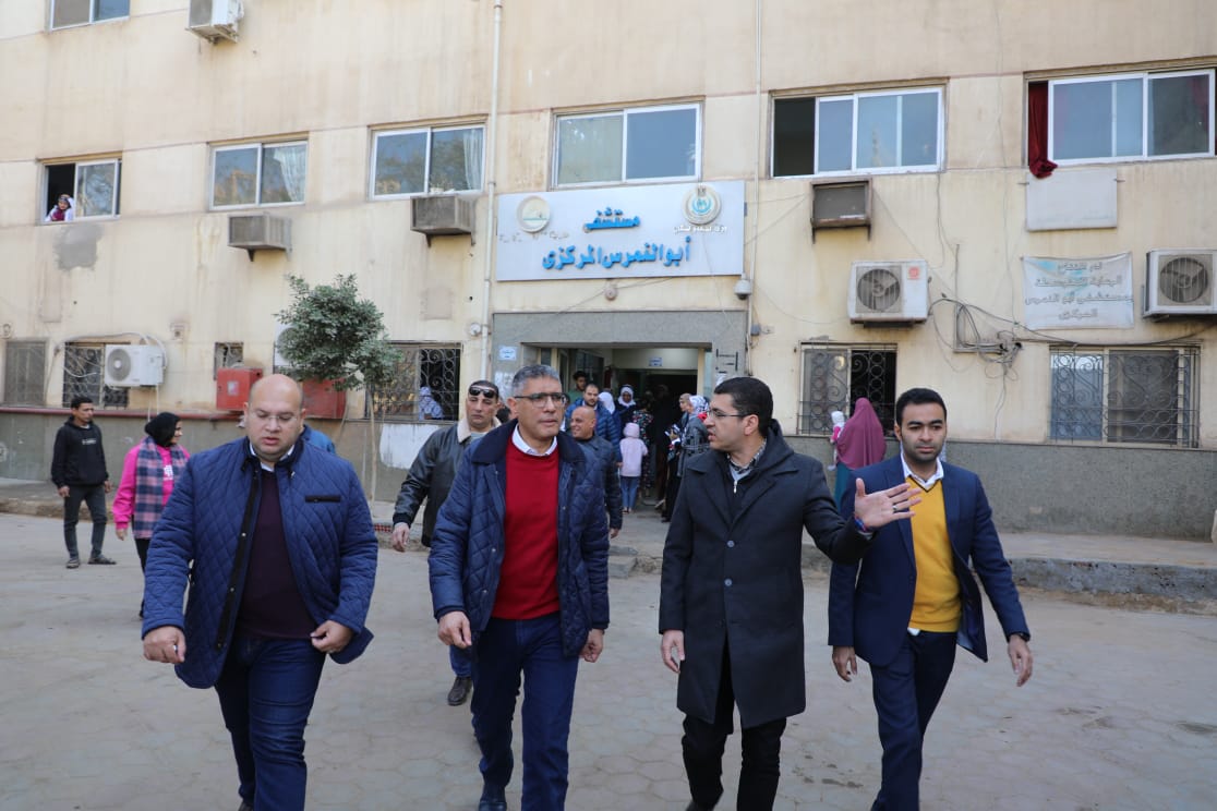 محافظ الجيزة يتفقد مستشفى أبو النمرس المركزي