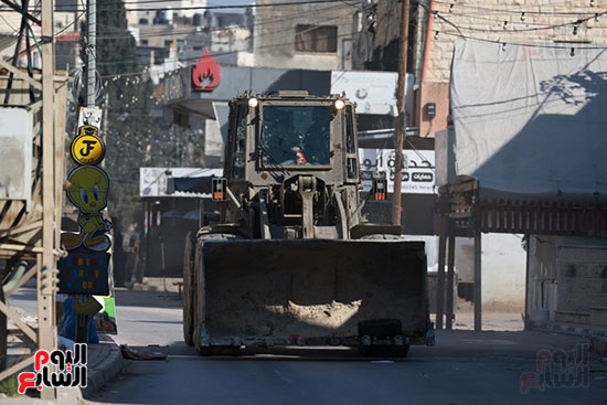 الجرافات فى شوارع المدينة الجرافات فى شوارع المدينة