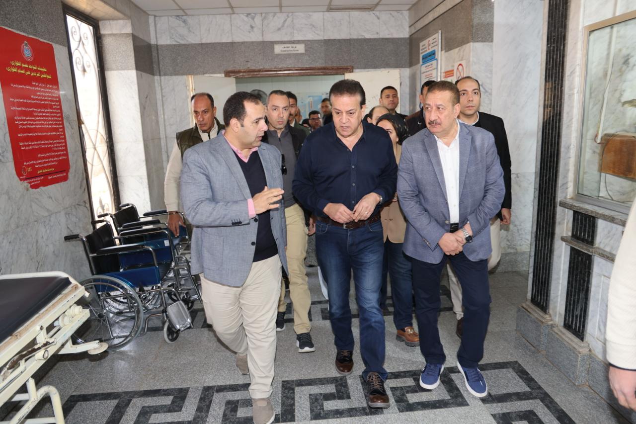 وزير الصحة خلال جولة بالمنوفية