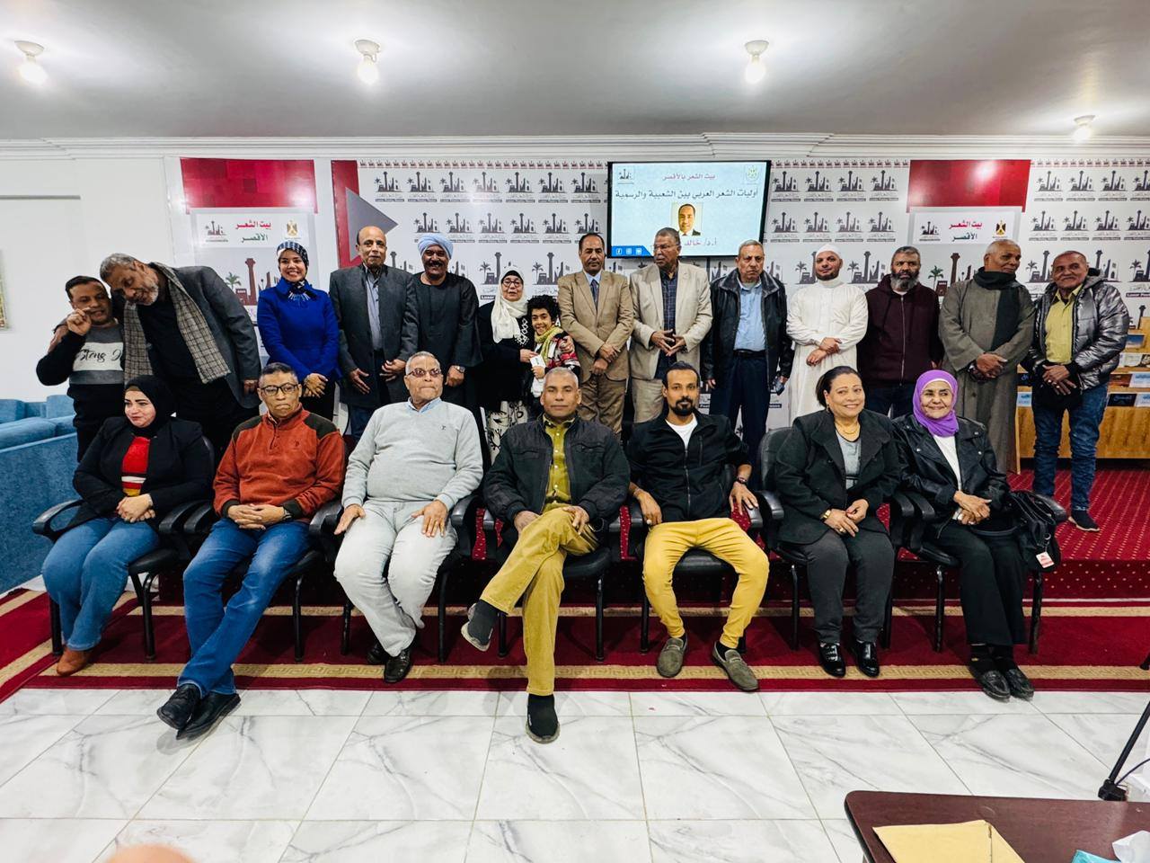 حضور ندوة نقدية حول أوليات الشعر العربي بين الشعبية والرسمية