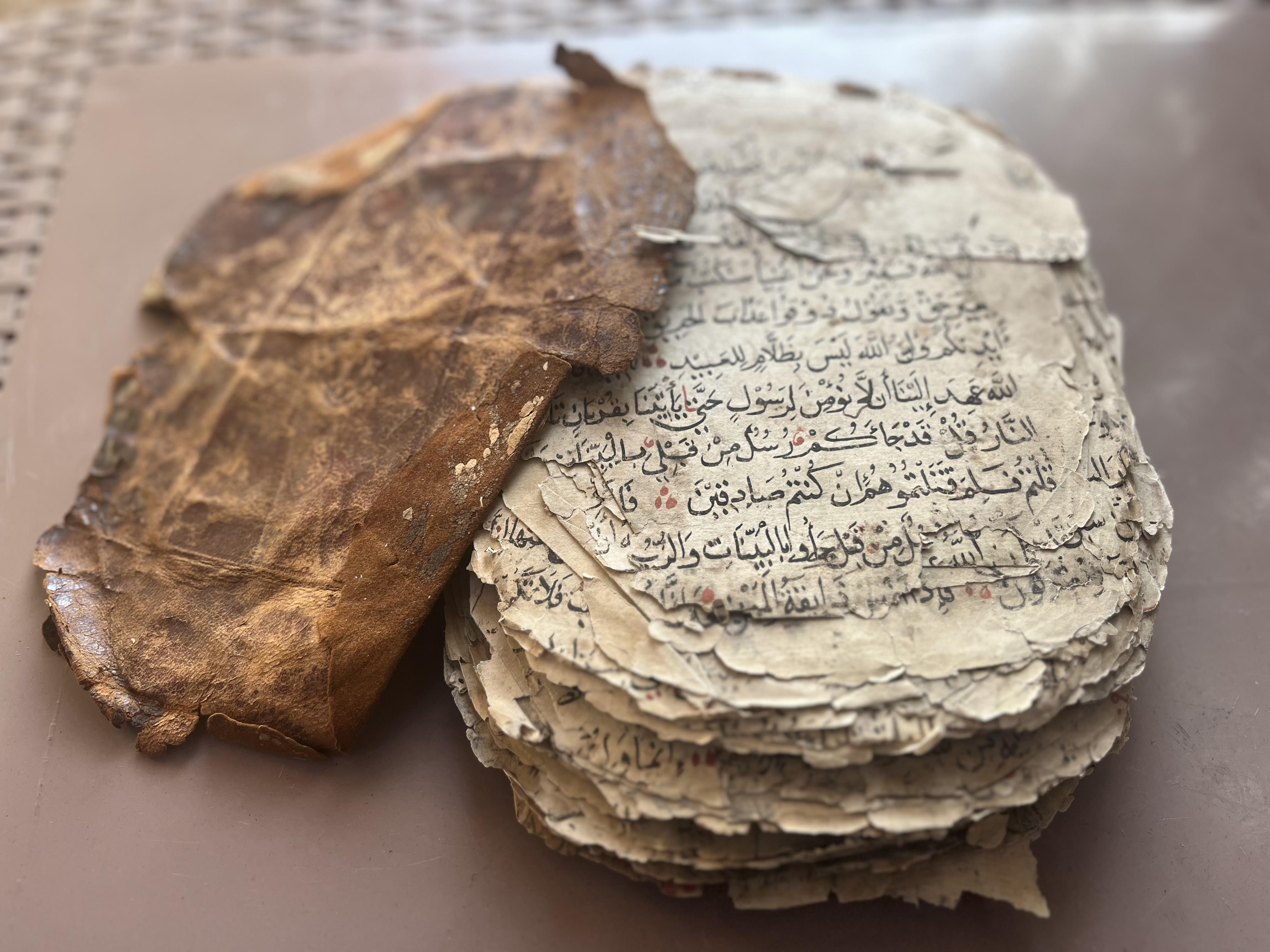 مصحف من 300 سنة بخط اليد مصحف من 300 سنة بخط اليد