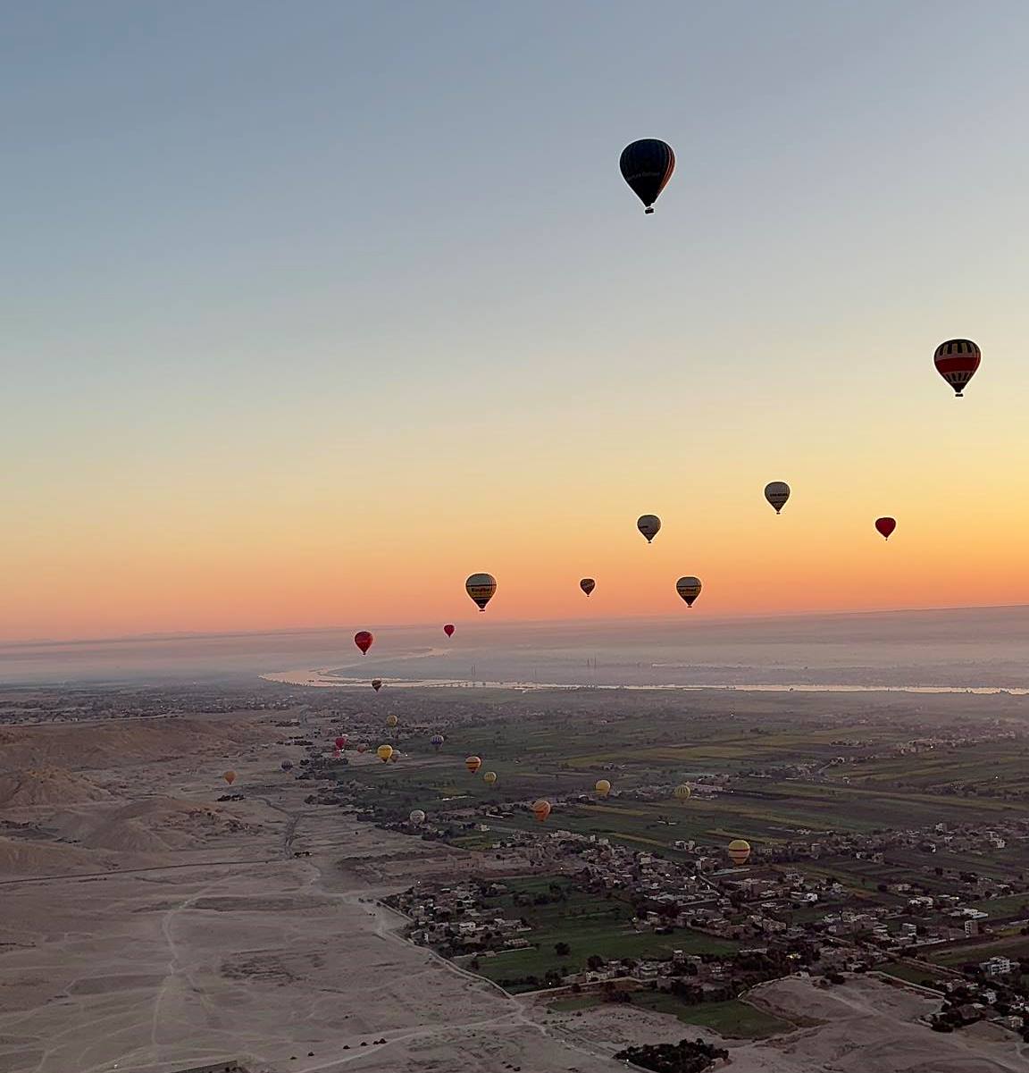 سحر تحليق رحلات البالون فى سماء الأقصر