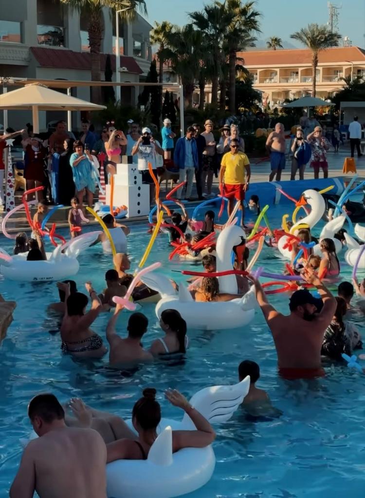 ضحك ولعب .اخل الفنادق بالبحر الأحمر و