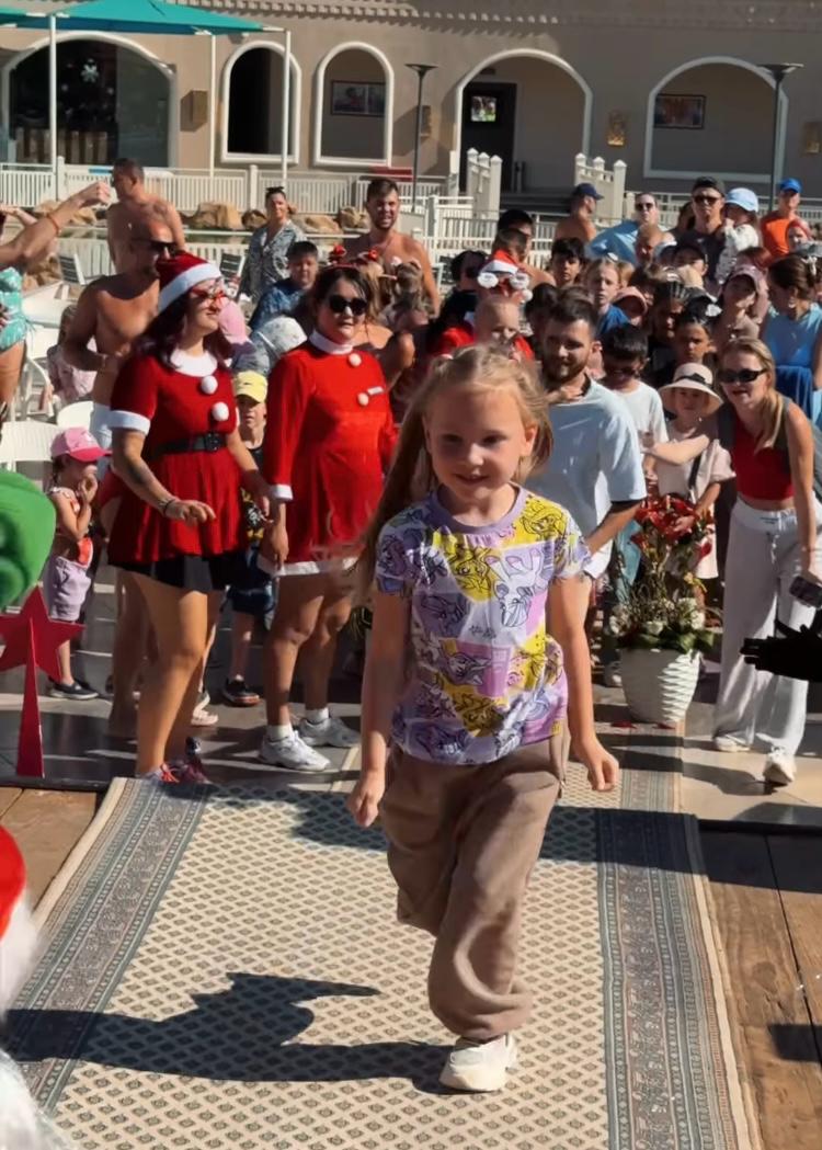 استمتاع السياح الاكفال فى الفنادق