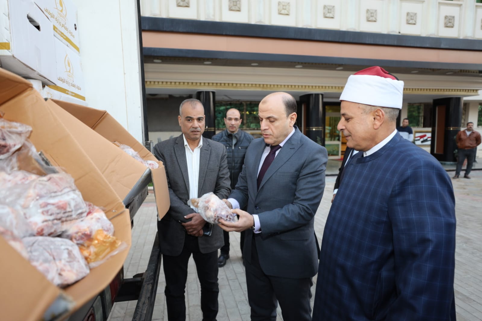 محافظ كفر الشيخ يتابع وصول اللحوم محافظ كفر الشيخ يتابع وصول اللحوم