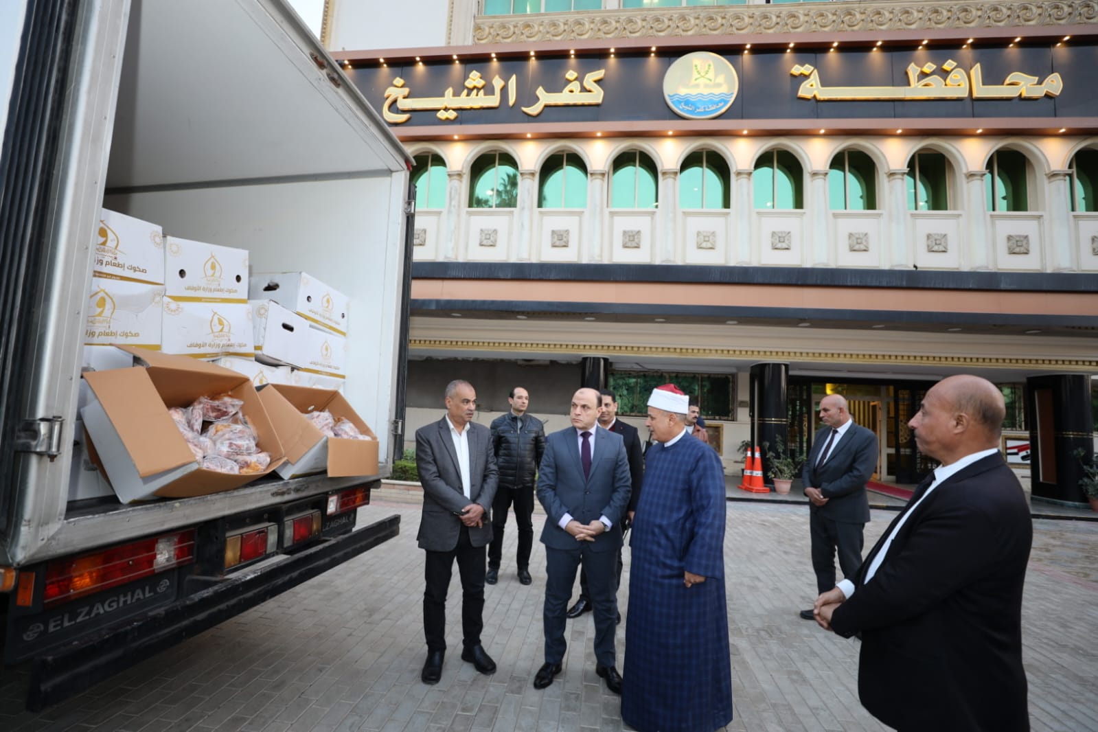 محافظ كفر الشيخ يوجه بتوزيع اللحوم على مستحقيها محافظ كفر الشيخ يوجه بتوزيع اللحوم على مستحقيها