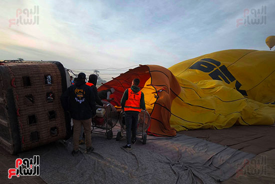 تجهيز-البالونات-للتحليق-فى-سماء-غرب-الأقصر