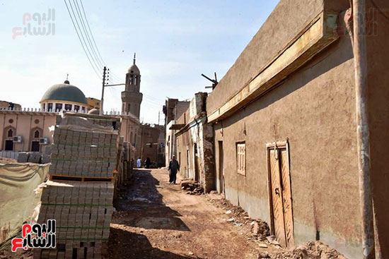 معدات-تطوير-المنازل-التاريخية-منطقة-محيط-معبد-إسنا_1