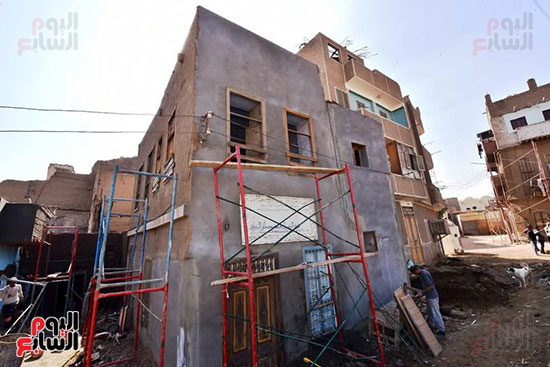 العمل-فى-تطوير-منطقة-محيط-معبد-إسنا