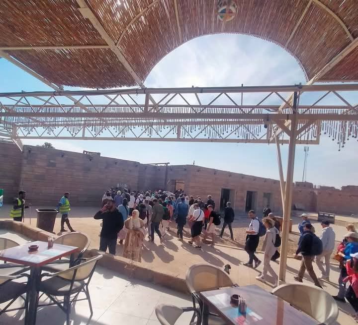 موجات من السياح تتوافد على أسوان