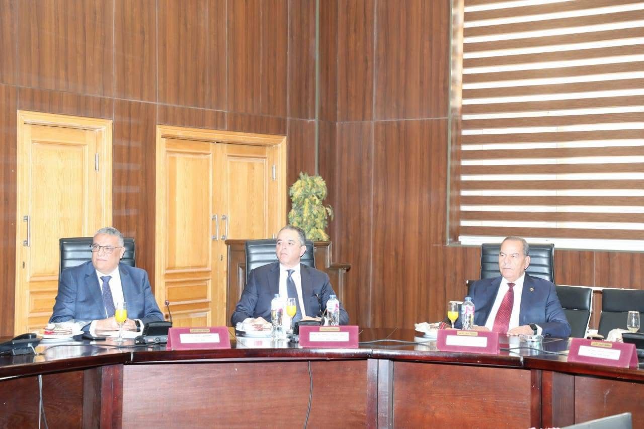 قيادات هيئة المثلث الذهبى خلال اللقاء