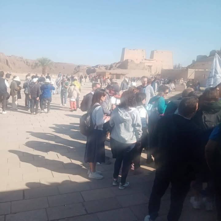 السياح من جميع الجنسيات السياح من جميع الجنسيات