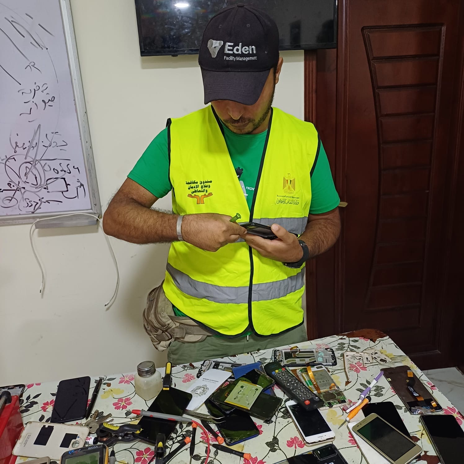 جانب من تدريب المتعافين من الإدمان على الحرف المهنية التي يحتاجها سوق العمل