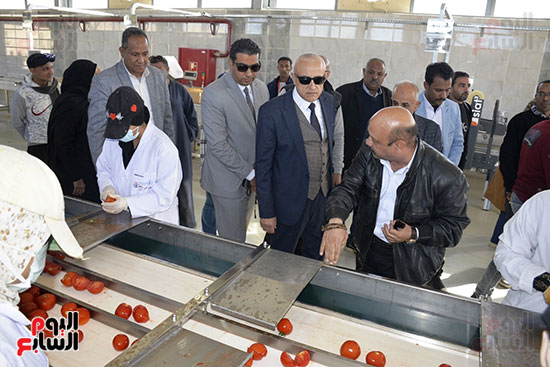 محافظ-الأقصر-يتفقد-مجمع-الصناعات-الغذائية-بإسنا محافظ-الأقصر-يتفقد-مجمع-الصناعات-الغذائية-بإسنا
