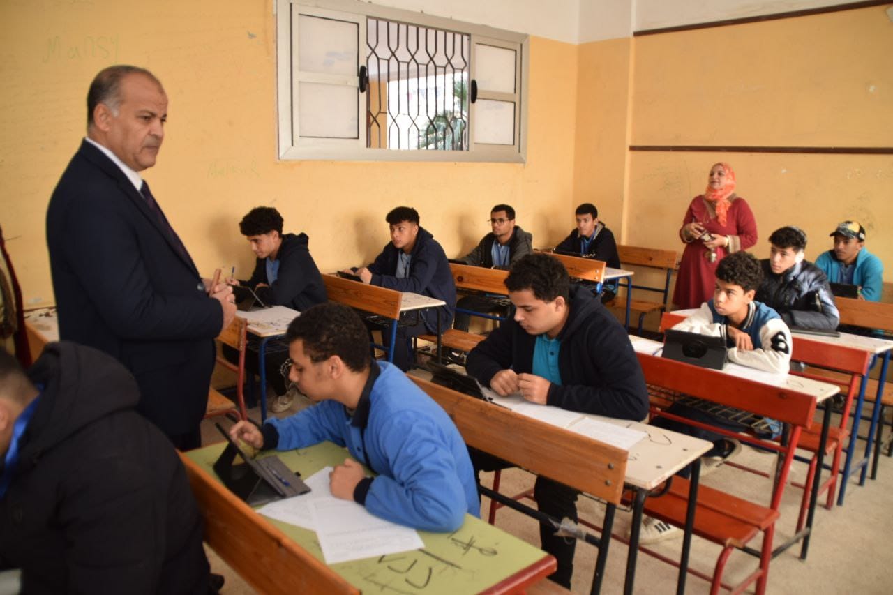 الغرباوي هلال تفقد احدى اللجان