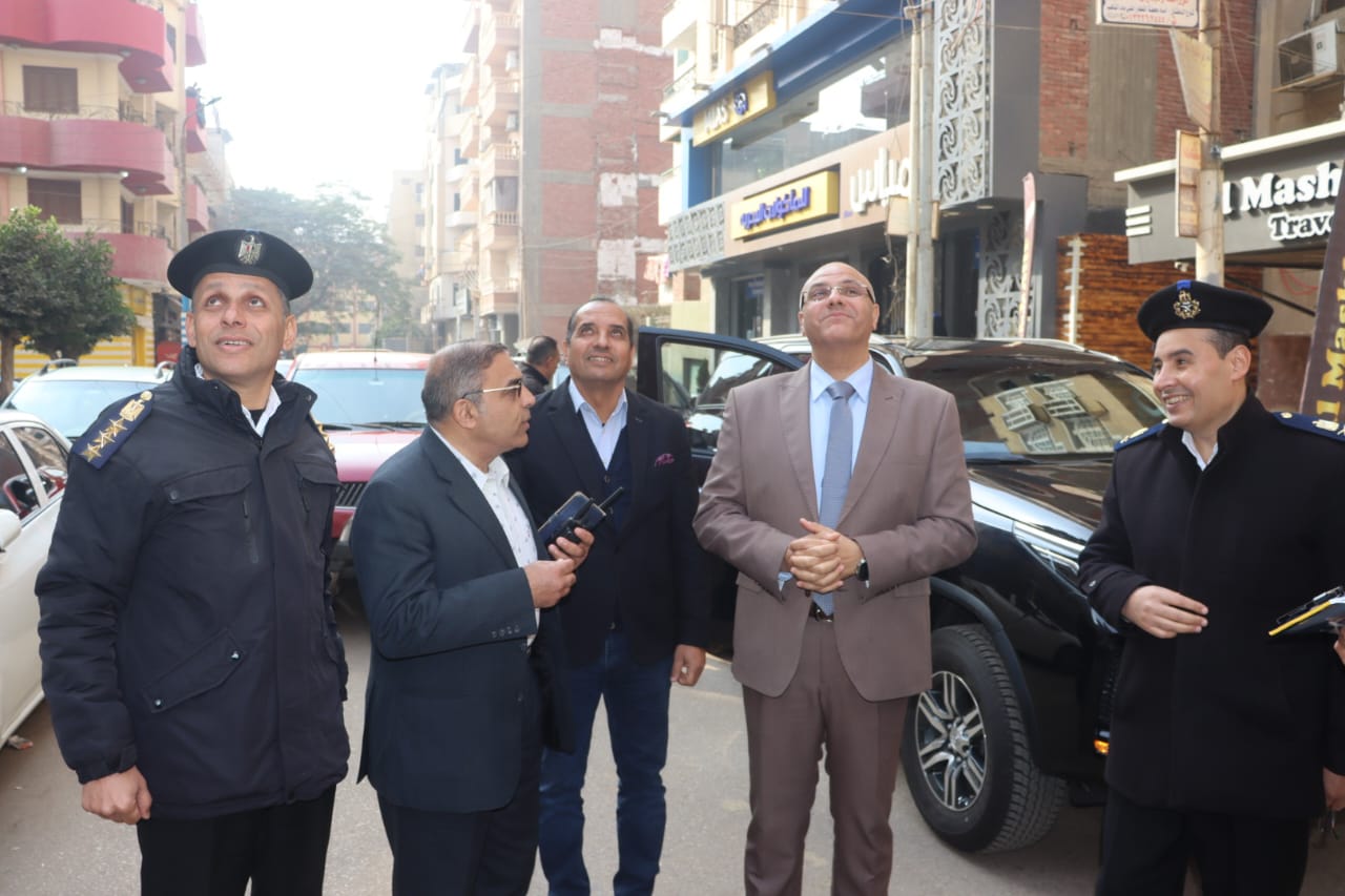 المحافظ يشهد أعمال الإزالة