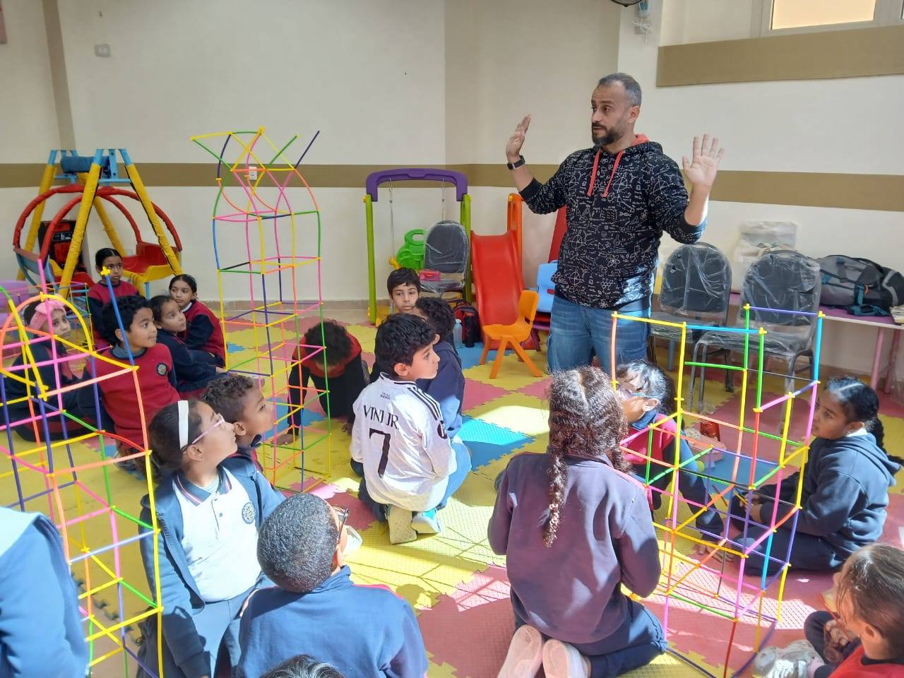 ورش حكى تفاعلية عن التاريخ المصرى لـ280 طالب في طيبة والبغدادى