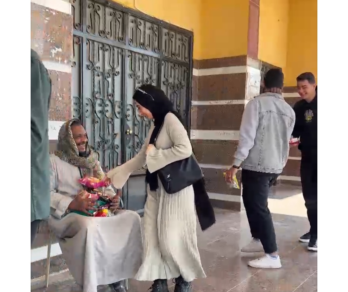 احدى الطالبات