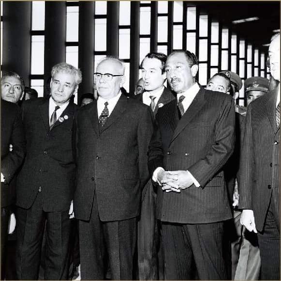 صور نادرة لافتتاح السد العالى بحضور السادات