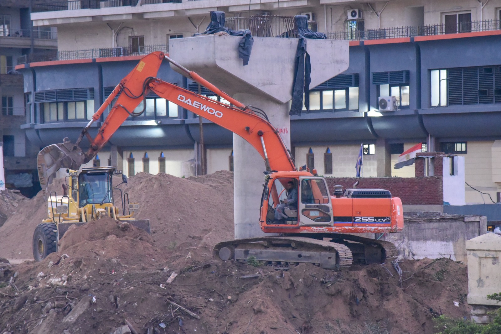 هدم الكوبرى لتنفيذ مشروع المترو