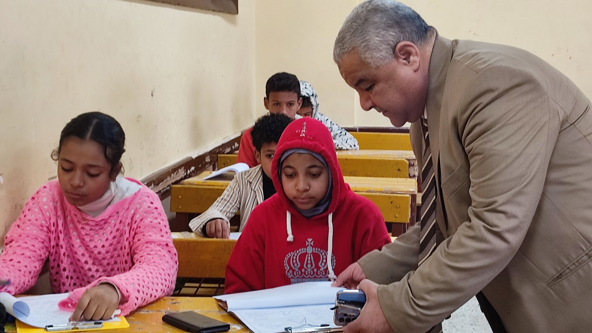 جولة وكيل التعليم على الامتحانات فى المدارس